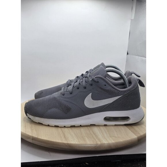 Size 9.5 - Nike Air Max Tavas Gray Athletic Shoes Sneakers - Picture 1 of 8